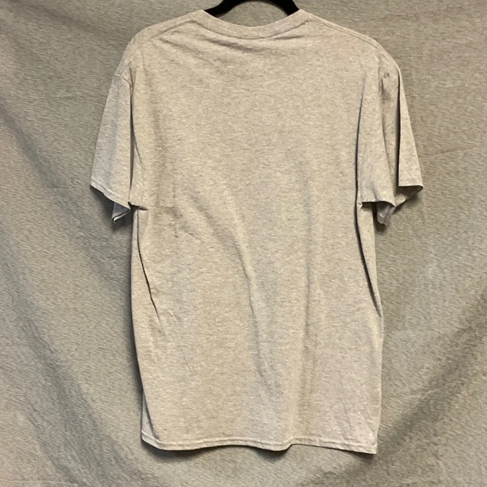 Gray Paris Tee with Blue and Red Design - Picture 4 of 5